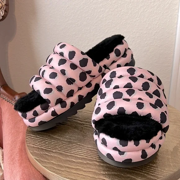 UGG Maxi Slides, pink leopard platform puff, black lambs wool, size 7 women’s - Picture 5 of 13
